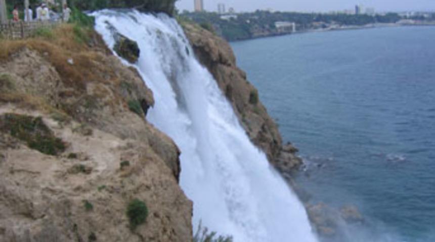 D&uuml;den Şelalesi'ni kuraklık vurdu