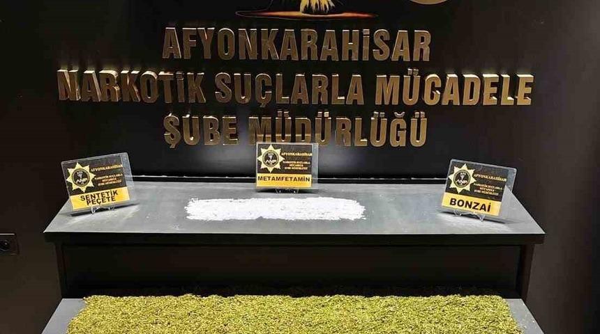 Zehir taciri ile polis arasında kovalamacada galip gelen polis oldu