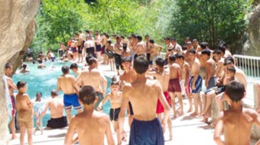 Bu havuzun sıcaklığı her zaman 22 derece