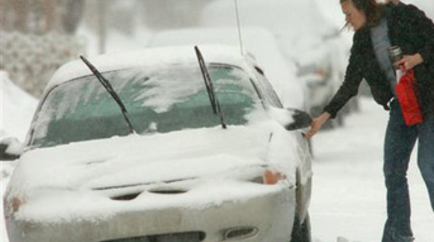 Ara&ccedil; camındaki buzları &ouml;nlemenin p&uuml;f noktaları