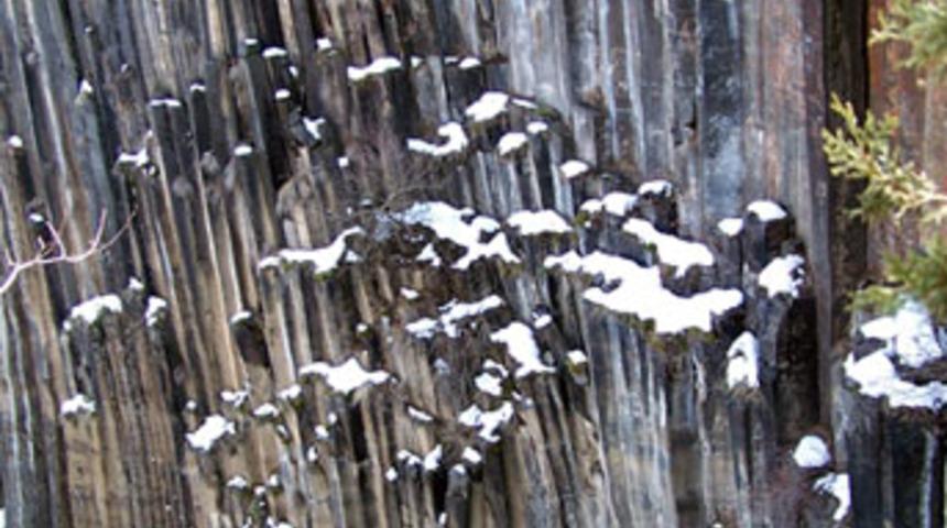 İlgin&ccedil; altıgen taşlar g&ouml;renleri şaşırtıyor