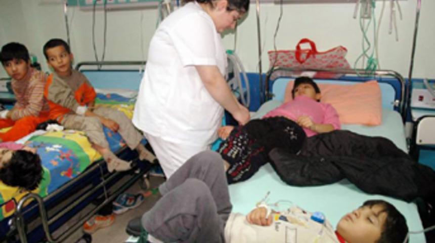 Bozuk kıyma, 3 aileden 8 kişiyi zehirledi