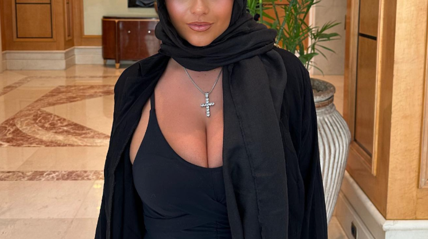 Sosyal medya fenomeni Apollonia Llewellyn egosuyla cesur bikini seçimini de solladı! “Benimle tanıştığında...”