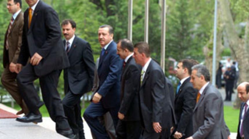 T&uuml;rk halkının y&uuml;zde 71'i h&uuml;k&uuml;mete g&uuml;veniyor