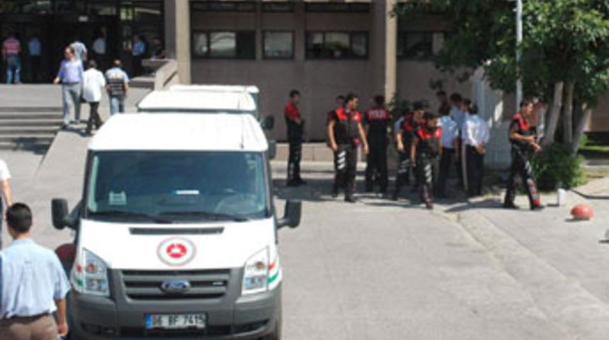 İki aşiret kan davası y&uuml;z&uuml;nden birbirine girdi