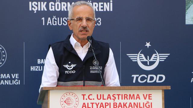 O iki il arası seyahat süresi 1,5 saate düşüyor! Bakan Uraloğlu Türkiye'nin en uzun demir yolu tüneli diyerek duyurdu