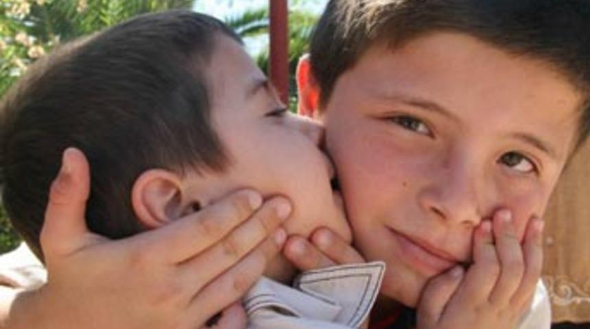 Ağabeyden hayat &ouml;p&uuml;c&uuml;ğ&uuml;