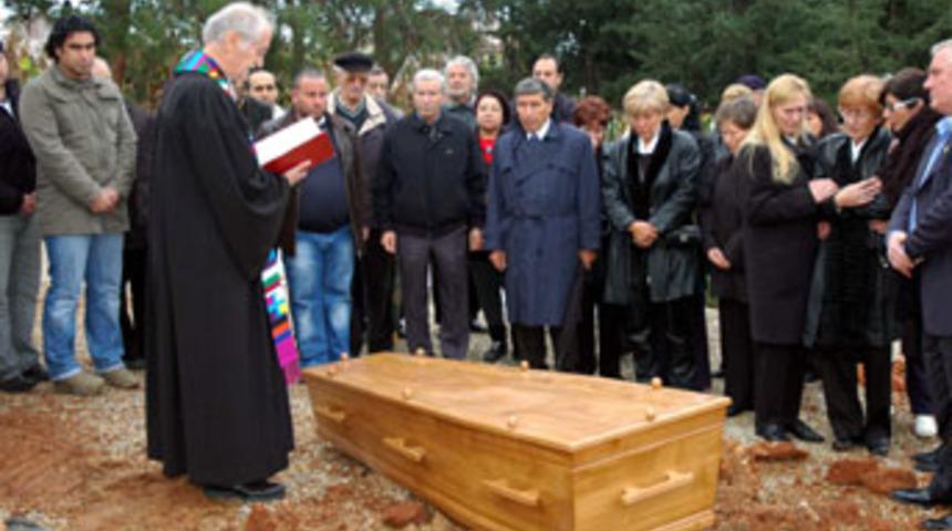 İmama zorla dua ettirdiler