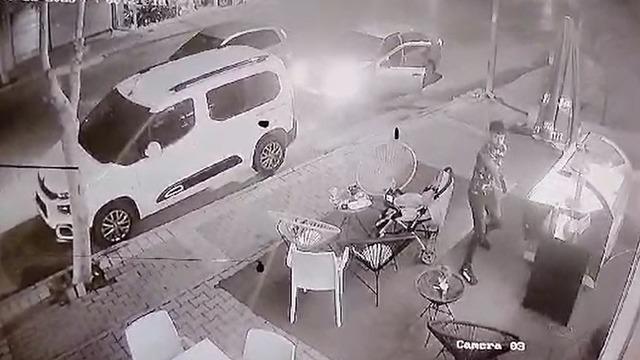 Pastanede silahlı saldırı dehşeti kamerada! Tartışıp kovaladığı kişiyi böyle vurdu
