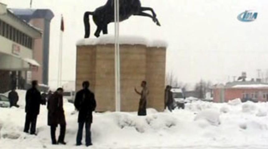 &Ccedil;ocuğunu g&ouml;remeyen babanın intihar teşebb&uuml;s&uuml;