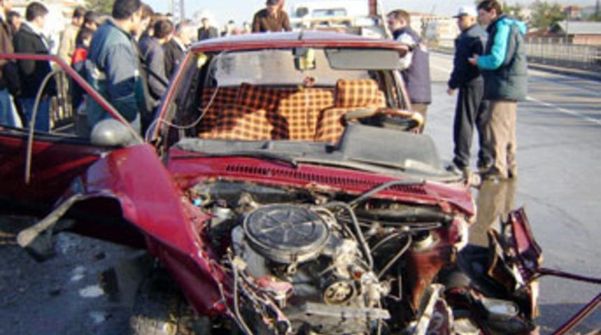 Satın almak istediği aracı denerken kaza yaptı