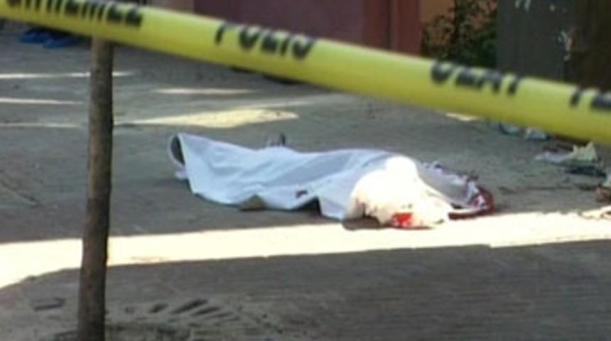 &Ccedil;ılgın aşık dehşet sa&ccedil;tı: 2 &ouml;l&uuml;