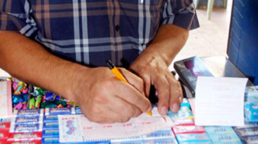 50 kuruşluk loto oynadı 2 milyon YTL kazandı