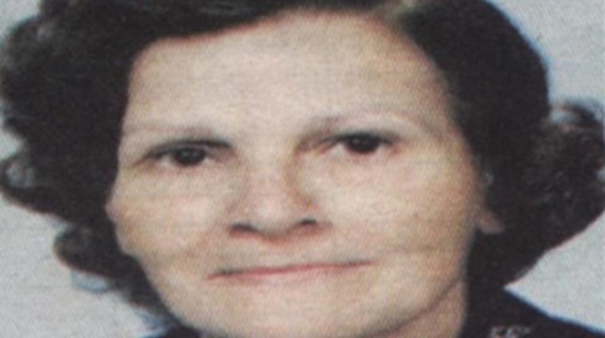 Annesini bakıcıya &ouml;ld&uuml;rtt&uuml;