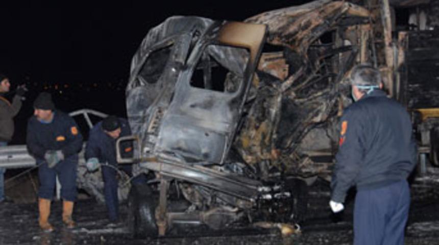 Minib&uuml;s alev topuna d&ouml;nd&uuml;: 5 &ouml;l&uuml;