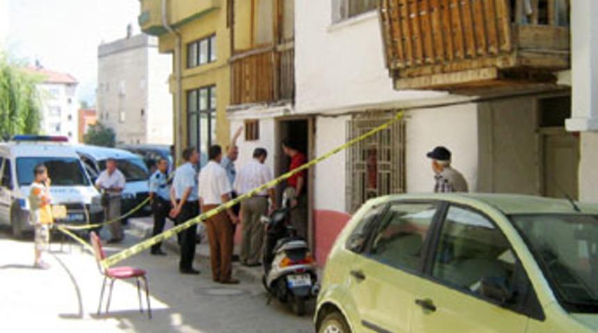 Bakıcısını &ouml;ld&uuml;r&uuml;p intihar etti