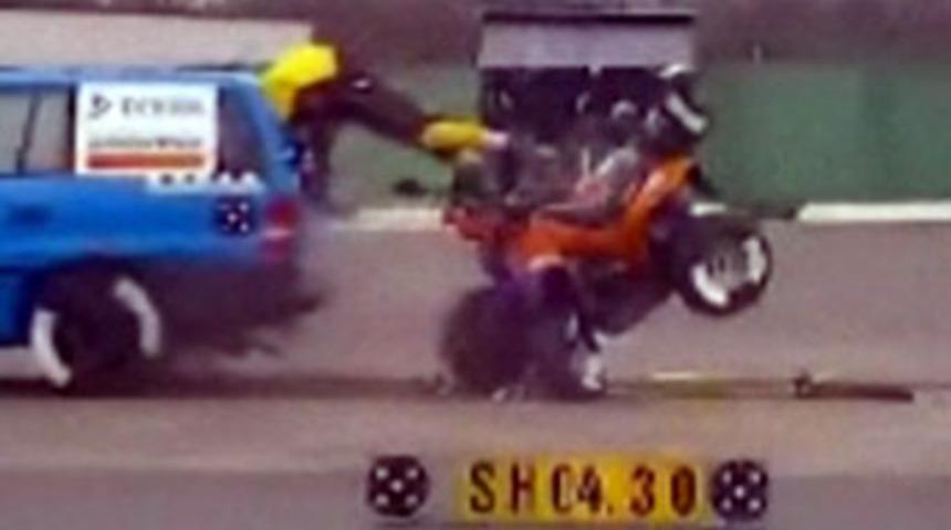 &Ccedil;arpışan s&uuml;r&uuml;c&uuml;lerin dehşet anları izleyin