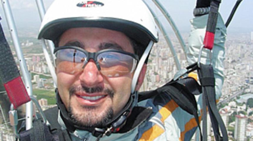 İşyerine u&ccedil;arak gidip geliyor