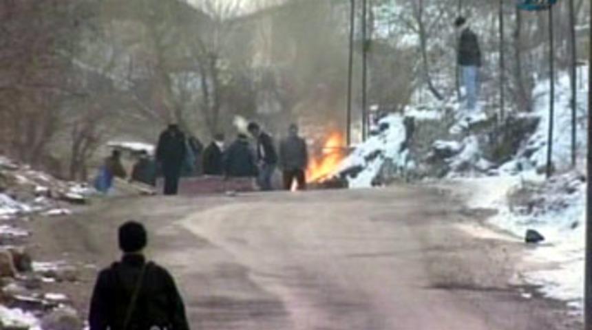 Yıkım ekiplerine taşlı sopalı saldırı