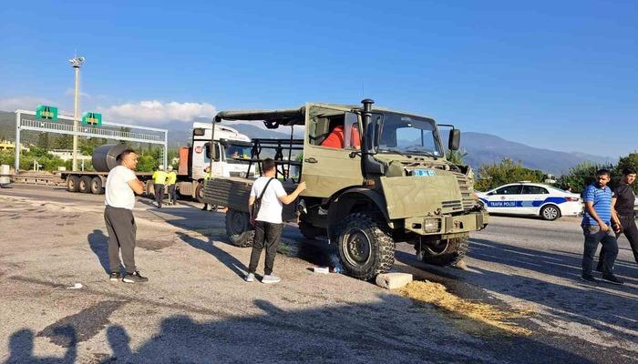 SON DAKİKA | Hatay’da feci kaza! Askeri araç tıra çarptı: 10 asker yaralı