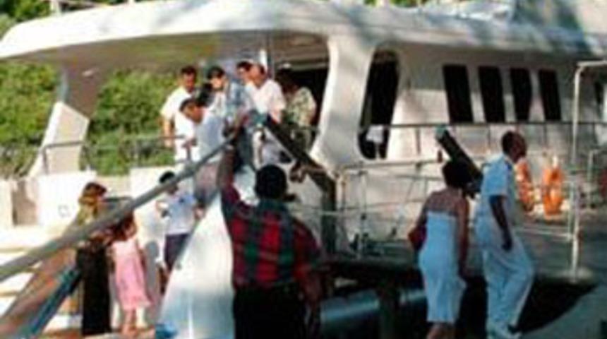 D&uuml;nyanın en hızlı yatı ''Armoni 2'' suya indirildi