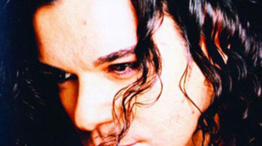 Asrın: Maskeli kişiler saldırdı