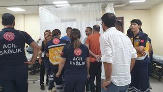 112 ambulansının önünü kesip bıçaklarla saldırdılar! 4 sağlık personeli yaralandı