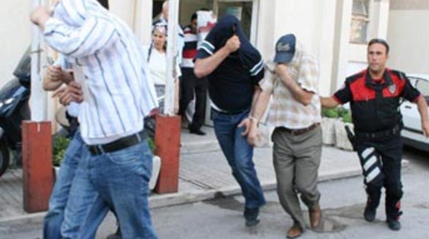 12 yıllık polis, fuhuş yaptırmaktan g&ouml;zaltında