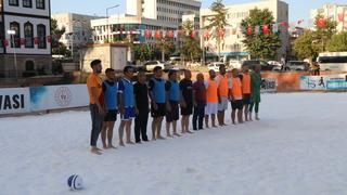 Çankırı'da düzenlenecek tuz festivali kapsamında tuzdan sahada maç yapıldı