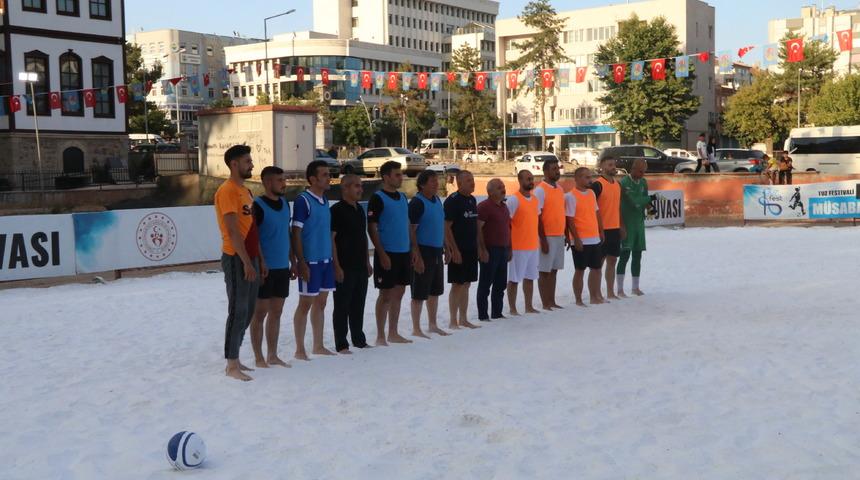 Çankırı'da düzenlenecek tuz festivali kapsamında tuzdan sahada maç yapıldı