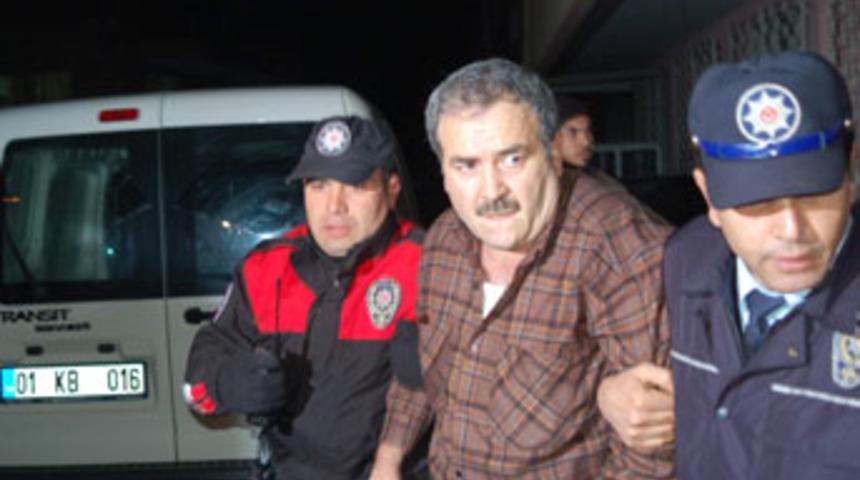 &Ouml;fkeli baba oğlunu bı&ccedil;akladı