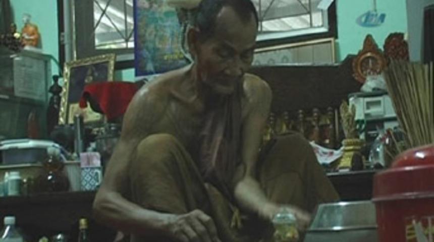 135 yaşındaki budist rahip gen&ccedil;liğiyle şaşırtıyor