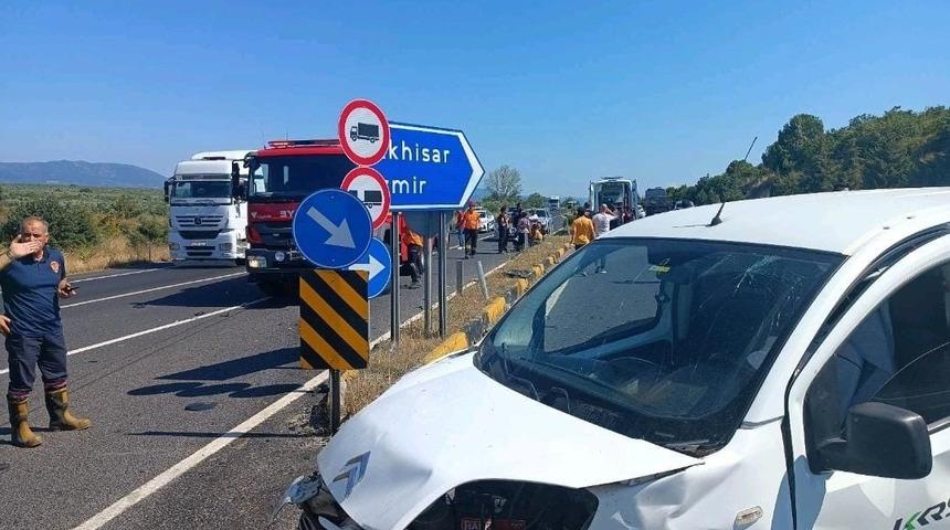 Manisa’da trafik kazası: 3’ü yabancı uyruklu 4 yaralı