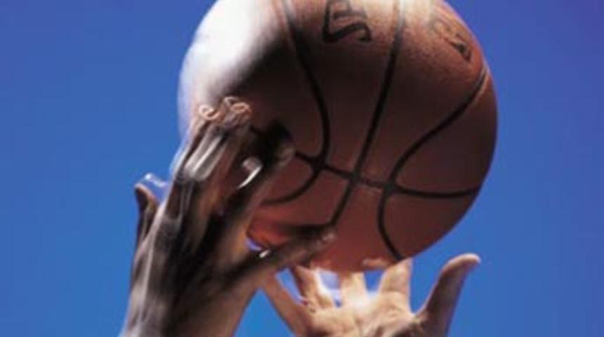 Basketbol topu hayatını kurtardı