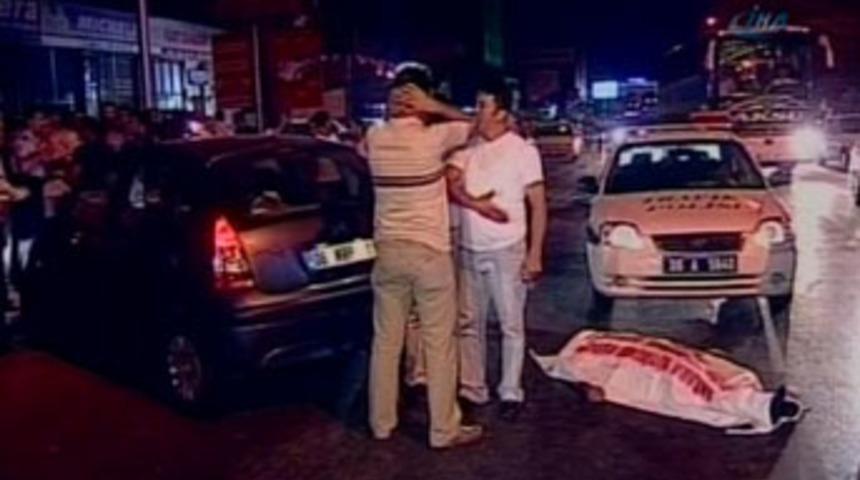 Travestiden ka&ccedil;arken aracın altında kaldı