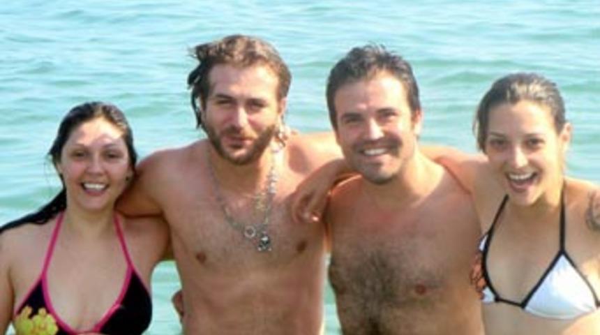 Tarkan'ın baldızları İsmail &Ouml;zkan'la g&ouml;r&uuml;nt&uuml;lendi