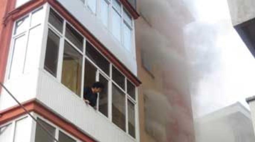 Apartmanda yangın korkuttu