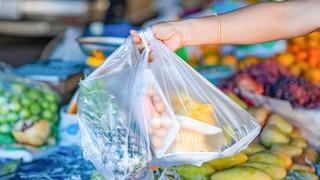 Plastik poşetlerle ilgili yeni karar Resmi Gazete’de yayımlandı! Zam geldi mi?
