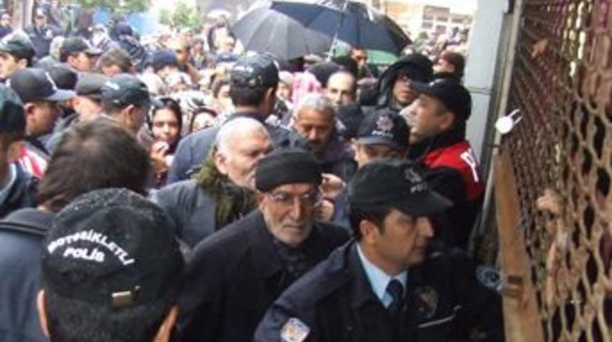 Gaziantep'te 150 YTL'lik yardım izdihamı