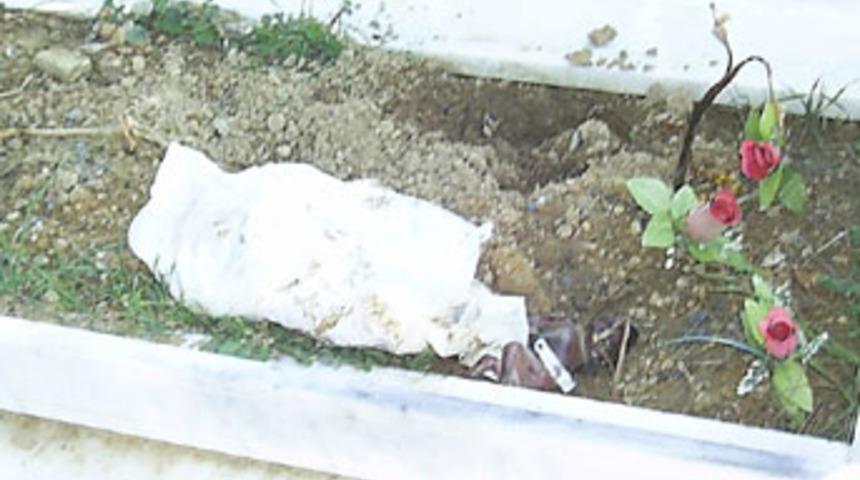 Mezarlıkta cenin bulundu