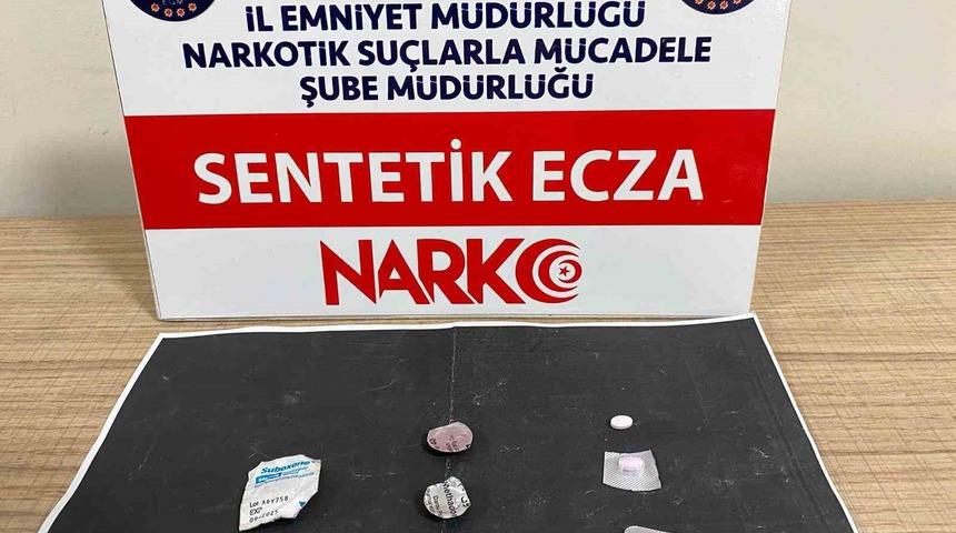 Kütahya’da bir araçta uyuşturucu hap ele geçirildi