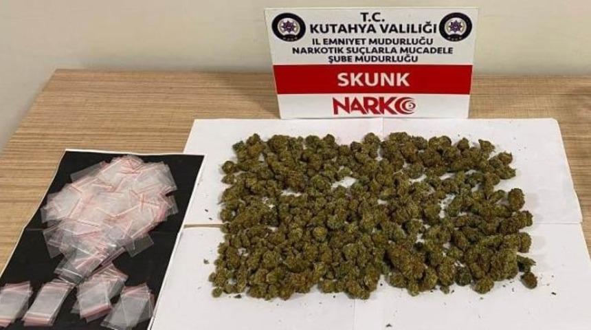 Kütahya’da bir araçta 137 gram esrar ele geçirildi