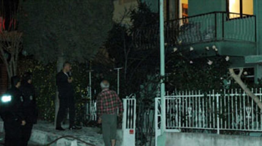 Evini ateşe verdi