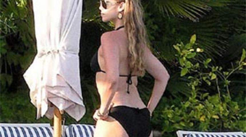 D&uuml;nyanın konuştuğu g&uuml;zellerin bikinili pozları