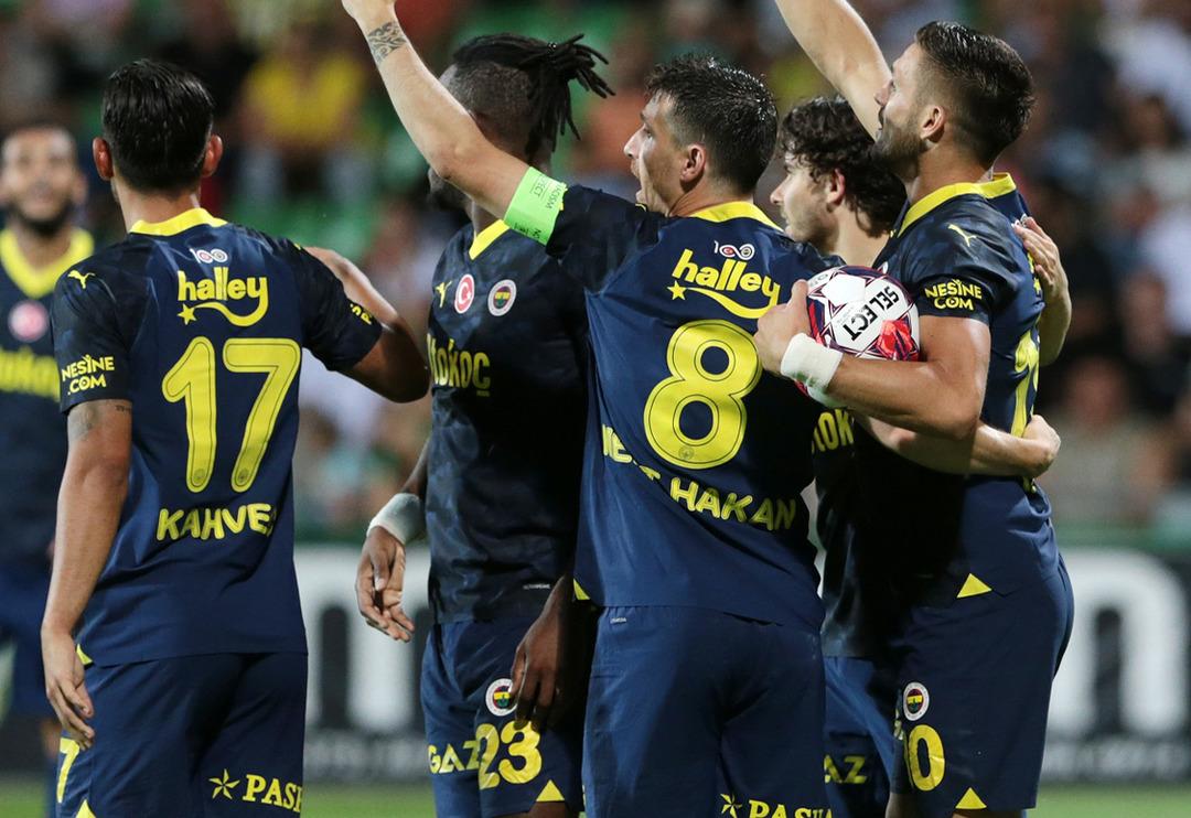 Zimbru'yu 4-0 mağlup edene Fenerbah&ccedil;e i&ccedil;in spor yazarları &ouml;yle şeyler dedi ki... "Bu Fener bambaşka"