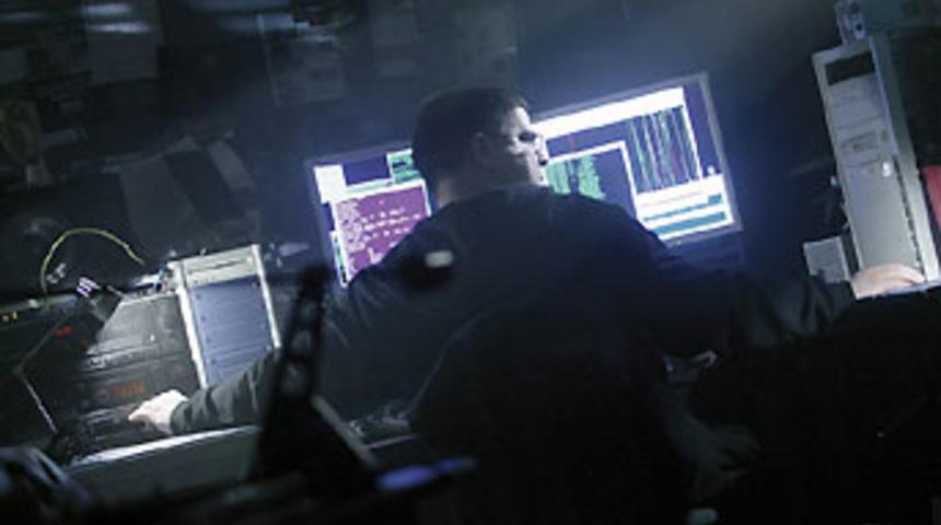 Hackerlardan internetin kalbine saldırı