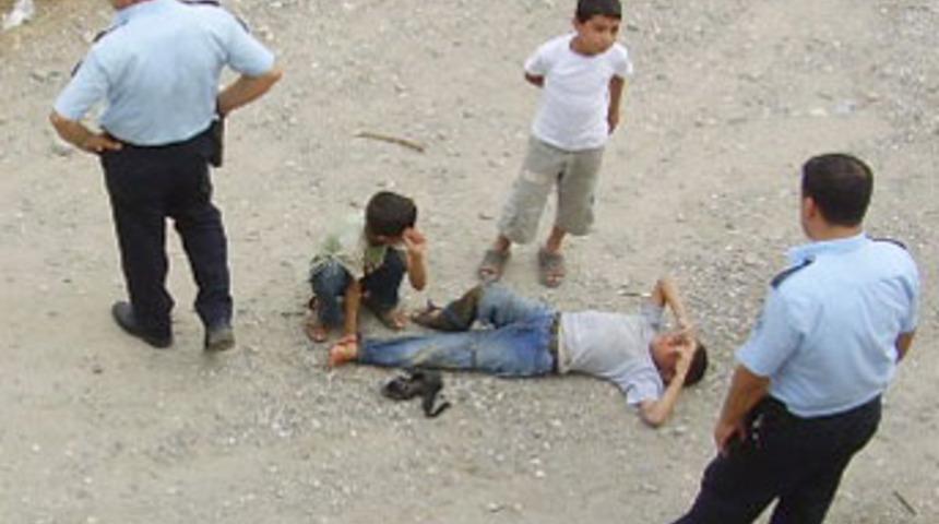 &Ouml;nce d&ouml;vd&uuml;ler sonra dereye ittiler