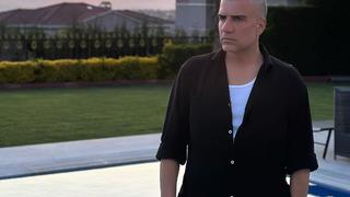 Renkli kombini çok konuşulmuştu! Berdan Mardini gelen yorumlara kayıtsız kalamadı! 'Yok Berdan Barbini'