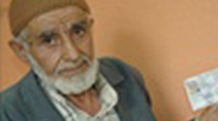 Ehliyet almak i&ccedil;in 80 yaşında sınava girdi