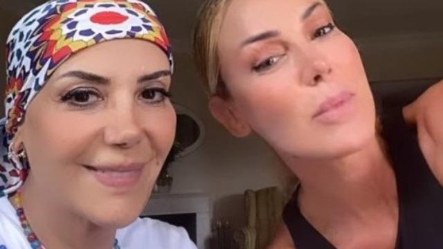 Petek Dinçöz teyzesi Tanyeli ile bir araya geldi! 20 yıl sonra görüşmeleri dikkat çekti